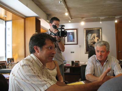 El alcalde se reune con los vecinos de la Hoya para hablar sobre la construcción de una iglesia y un cementerio